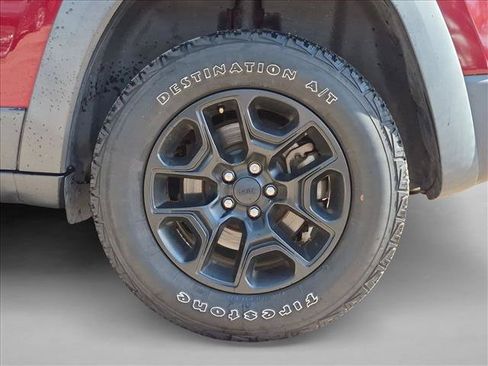 Used 2019 Jeep Cherokee Trailhawk w/ Comfort/Convenience Group AWD/4WD image 9