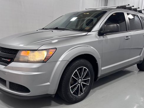 Used 2018 Dodge Journey SE w/ Blacktop Package FWD image 1