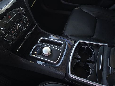 Used 2019 Chrysler 300 Limited image 20