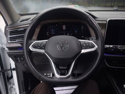 Used 2024 Volkswagen Atlas SEL Premium R-Line image 4