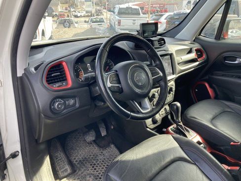 Used 2019 Jeep Renegade Trailhawk image 8