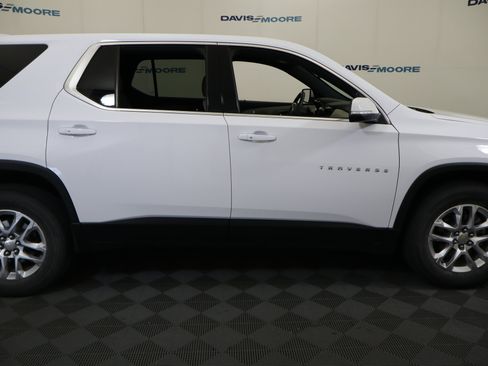 Used 2023 Chevrolet Traverse LS FWD image 5