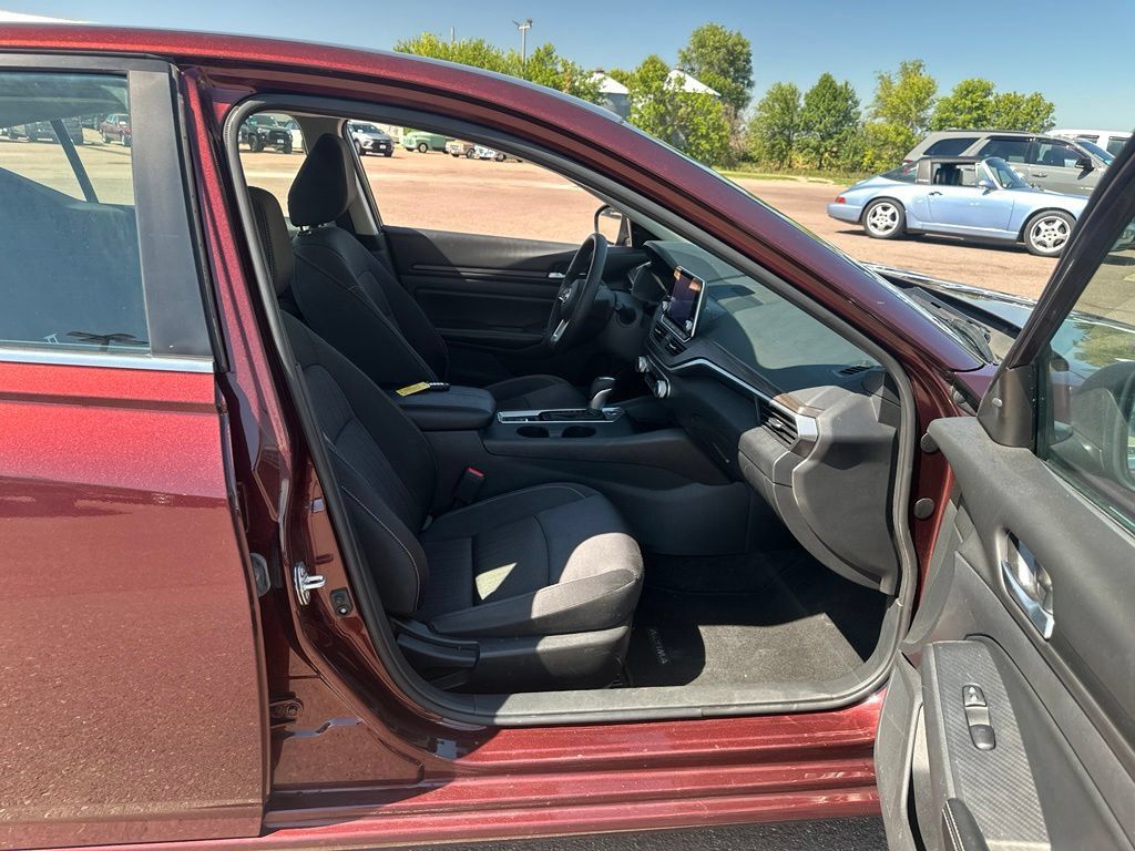 Used 2025 Nissan Altima 2.5 SV AWD/4WD image 28