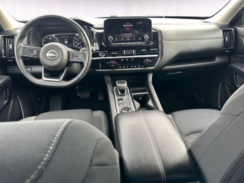 Used 2024 Nissan Pathfinder SV w/ SV Premium Package image 10