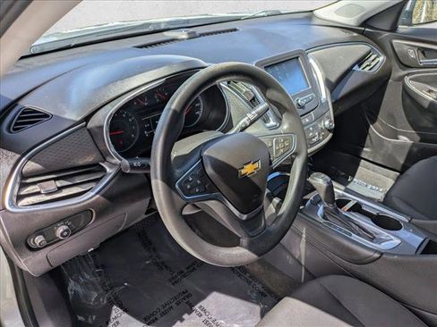 Used 2018 Chevrolet Malibu LT FWD image 15