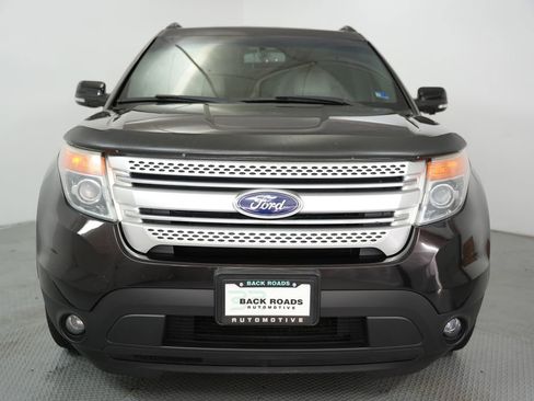 Used 2013 Ford Explorer XLT image 2