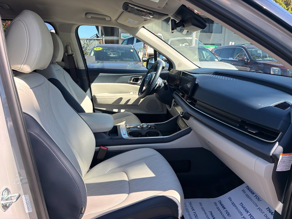 Certified 2026 Kia Carnival EX FWD image 10