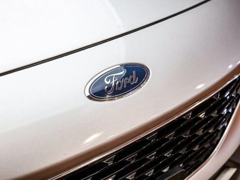 Used 2020 Ford Escape SE image 9