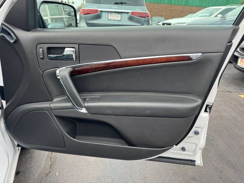 Used 2011 Lincoln MKZ image 26