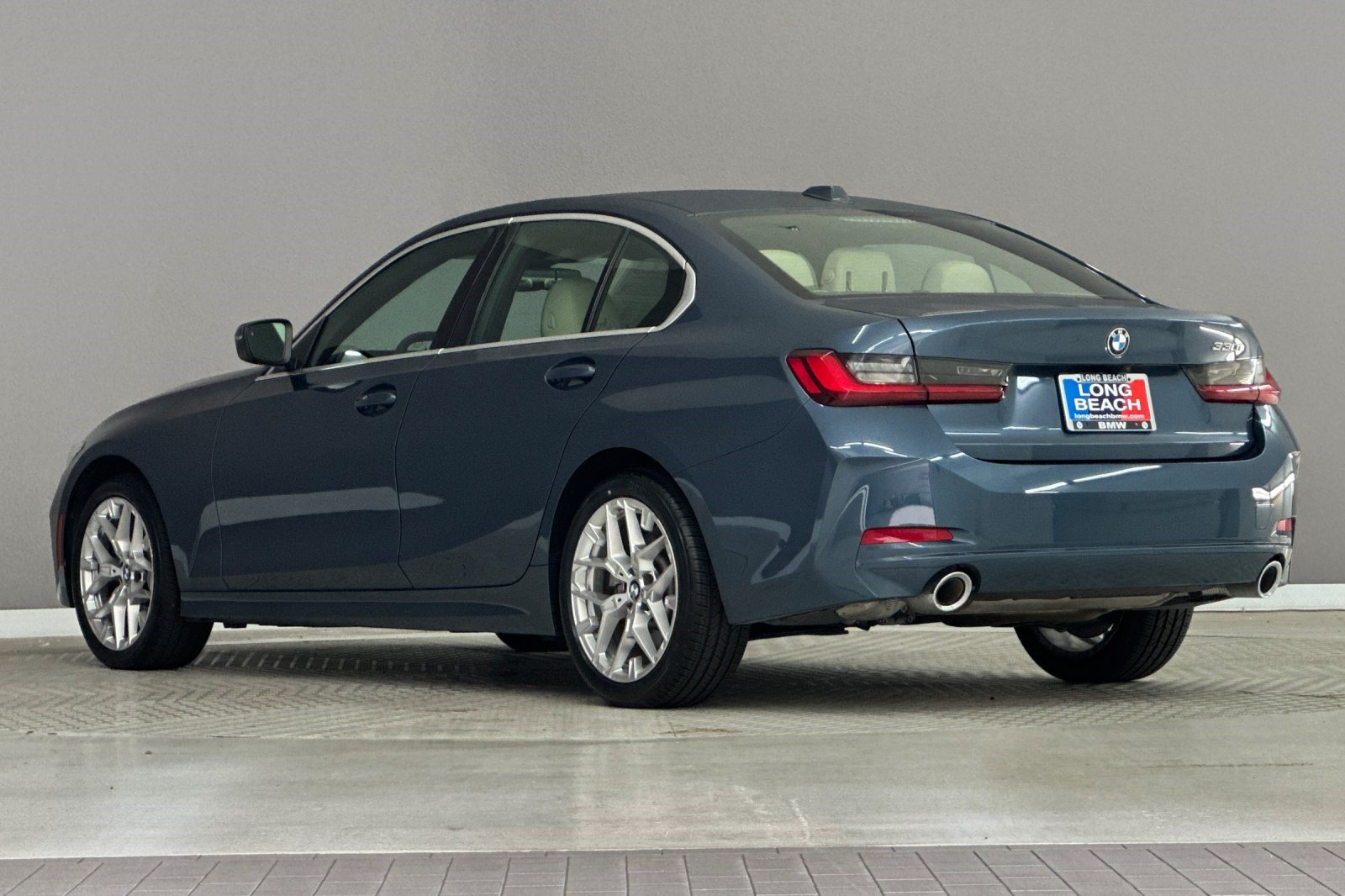 Certified 2025 BMW 330i Sedan RWD image 3