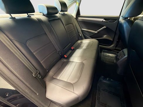 Used 2022 Volkswagen Passat 2.0T SE image 14