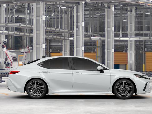 New 2026 Toyota Camry Hybrid FWD image 12