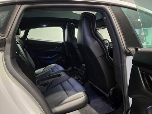 Used 2022 Porsche Taycan image 17