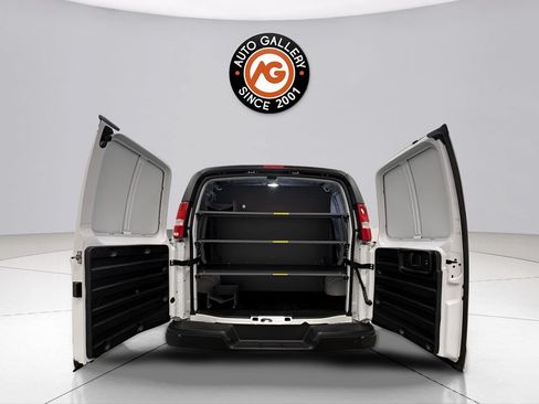 Used 2025 GMC Savana 2500 RWD image 4