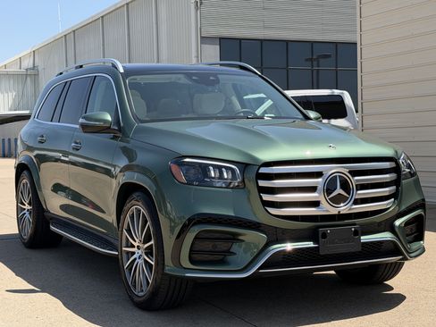 Used 2026 Mercedes-Benz GLS 580 4MATIC image 9