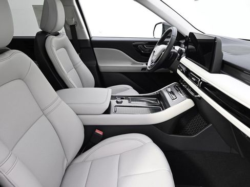 New 2026 Lincoln Aviator AWD w/ Jet Appearance Package image 16