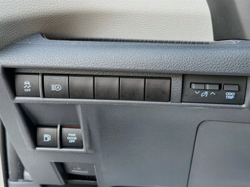 Used 2022 Toyota Sienna LE w/ LE Plus Package AWD/4WD image 35