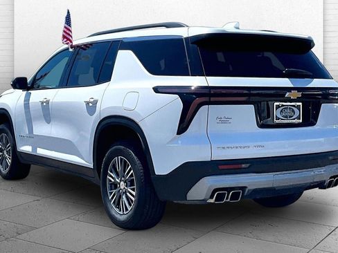 Used 2024 Chevrolet Traverse LT AWD/4WD image 10