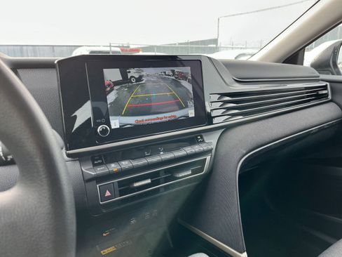 Used 2025 Toyota Camry LE image 21