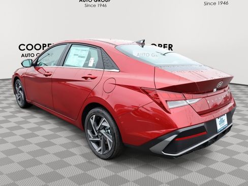 Certified 2025 Hyundai Elantra SEL w/ Cargo Package image 9