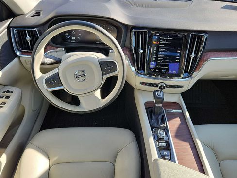 Certified 2021 Volvo S60 T5 Momentum w/ Protection Package Premier image 11