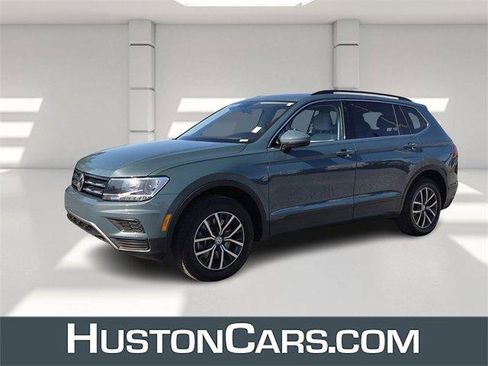 Used 2019 Volkswagen Tiguan SE image 1
