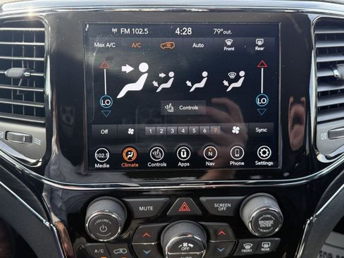 Used 2021 Jeep Grand Cherokee Limited image 15