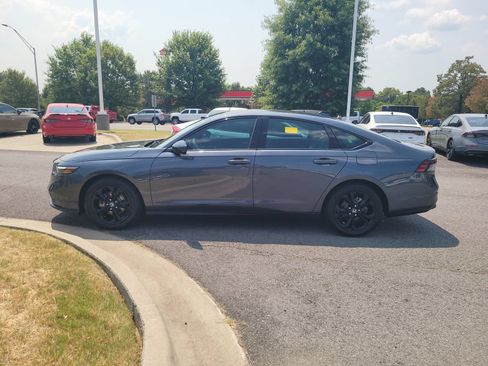 Certified 2025 Honda Accord SE image 6