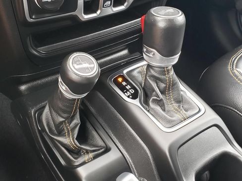 Used 2023 Jeep Wrangler Unlimited Sahara AWD/4WD image 29