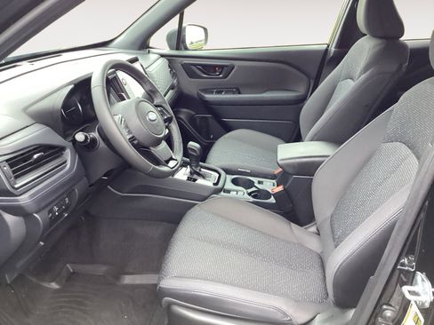 Used 2025 Subaru Forester Premium image 9