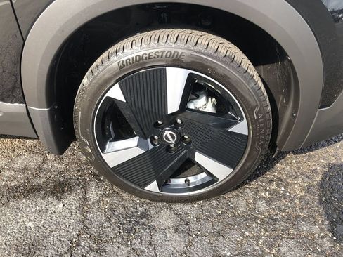 New 2026 Nissan Kicks SR w/ Cold Weather Package AWD/4WD image 14