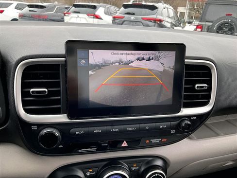 Used 2023 Hyundai Venue SEL image 19