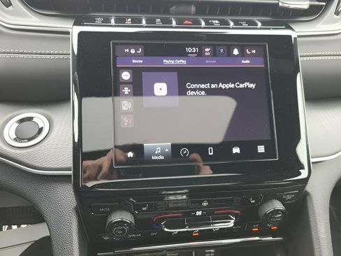 New 2025 Jeep Grand Cherokee Altitude image 12