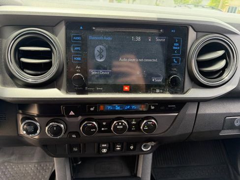 Used 2019 Toyota Tacoma TRD Off-Road AWD/4WD image 29
