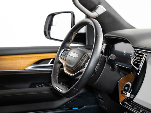 Used 2022 Jeep Grand Wagoneer Series III w/ Rear Seat Video Group 1 image 24