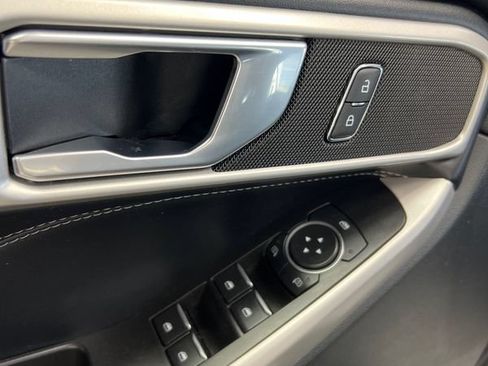 Used 2022 Ford Explorer XLT w/ Equipment Group 202A AWD/4WD image 18