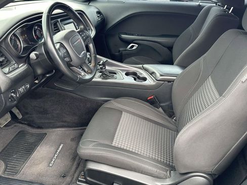 Used 2016 Dodge Challenger SXT RWD image 15