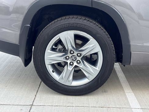 Used 2017 Toyota Highlander Limited w/ Carpet Mat Package AWD/4WD image 9