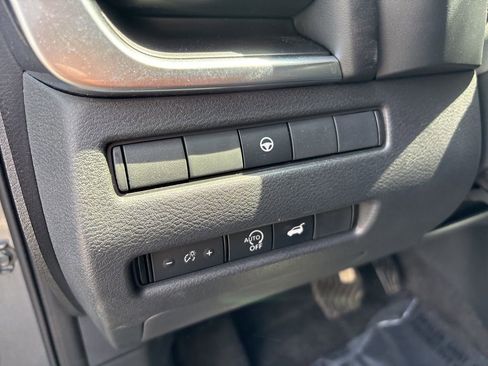 Used 2023 Nissan Rogue SV w/ SV Premium B Package image 21