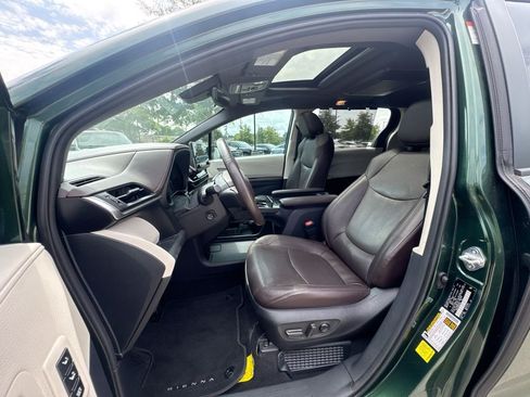 Used 2021 Toyota Sienna Platinum AWD/4WD image 19