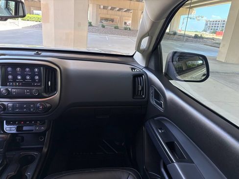 Used 2019 Chevrolet Colorado Z71 AWD/4WD image 15