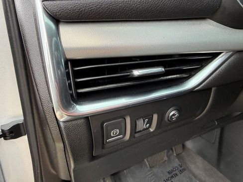 Used 2020 Cadillac XT4 Premium Luxury FWD image 12