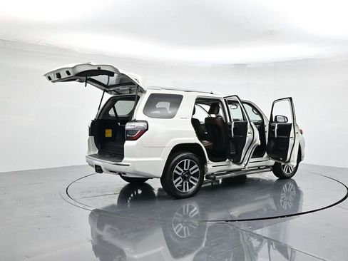 Used 2016 Toyota 4Runner SR5 image 46