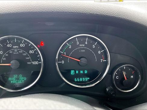 Used 2015 Jeep Wrangler Unlimited Sahara w/ Connectivity Group image 26