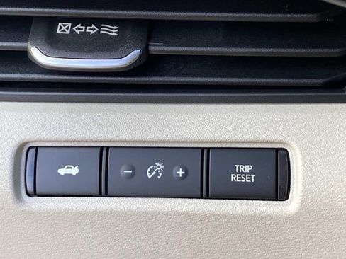 Used 2025 Nissan Altima 2.5 SV image 17