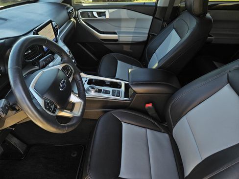 Used 2023 Ford Explorer XLT w/ Equipment Group 202A image 23