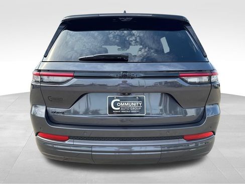 Used 2026 Jeep Grand Cherokee Limited AWD/4WD image 4