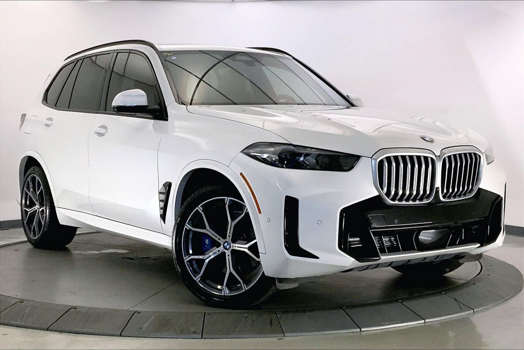 Certified 2024 BMW X5 xDrive40i w/ M Sport Package AWD/4WD image 1