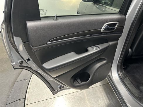 Used 2018 Jeep Grand Cherokee Limited image 24