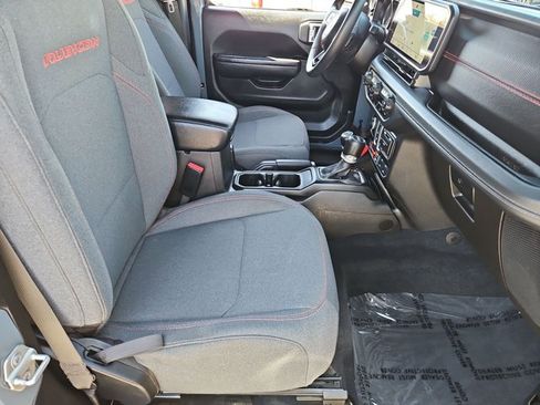 Used 2024 Jeep Wrangler Rubicon w/ Technology Group AWD/4WD image 23